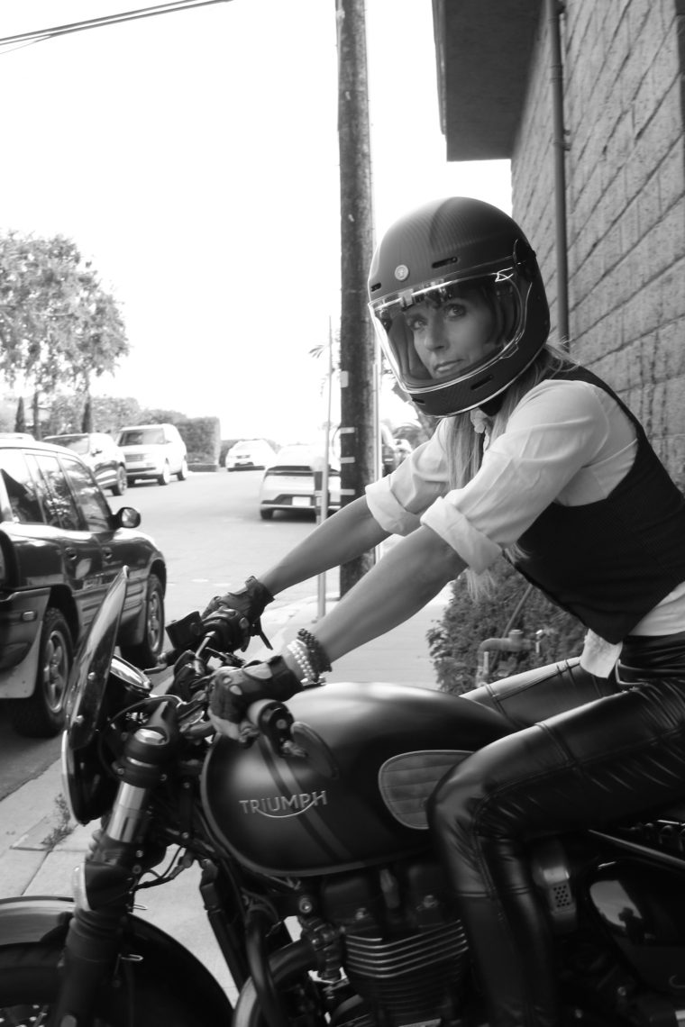 Aly with the motorcycle outdoors, Laguna